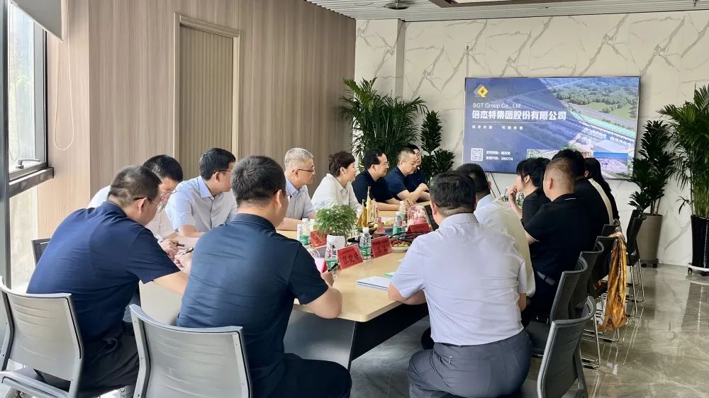 倍头条 | 乌海市市委副书记、市长崔景英一行莅临壹定发参观领导