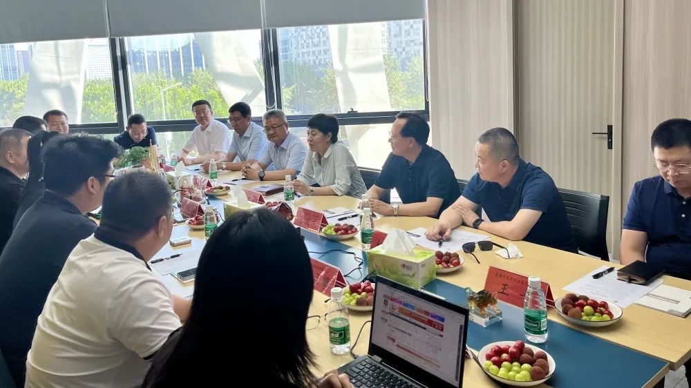 倍头条 | 乌海市市委副书记、市长崔景英一行莅临壹定发参观领导